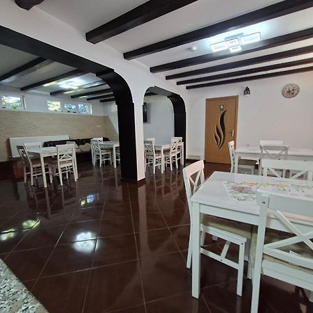 Casa Laur Hotel Mînăstirea Humorului Eksteriør billede