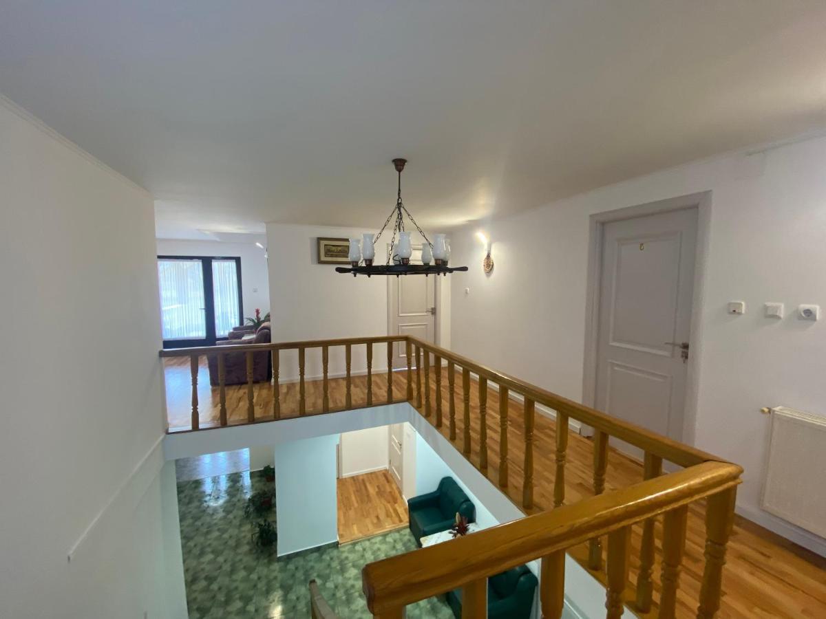 Casa Laur Hotel Mînăstirea Humorului Eksteriør billede