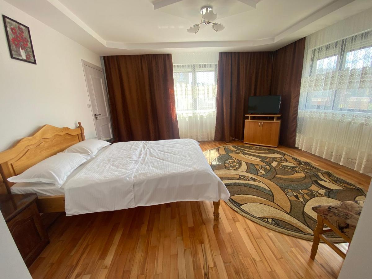 Casa Laur Hotel Mînăstirea Humorului Eksteriør billede