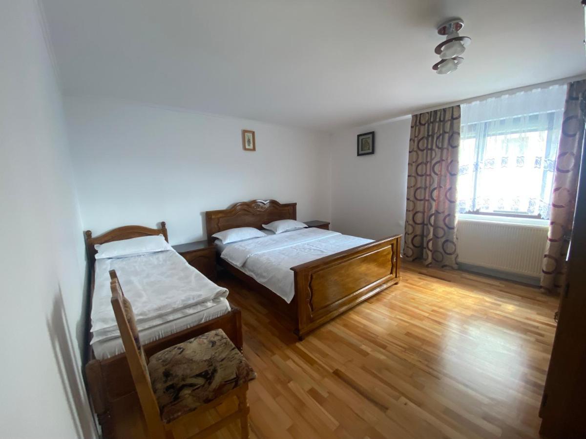 Casa Laur Hotel Mînăstirea Humorului Eksteriør billede