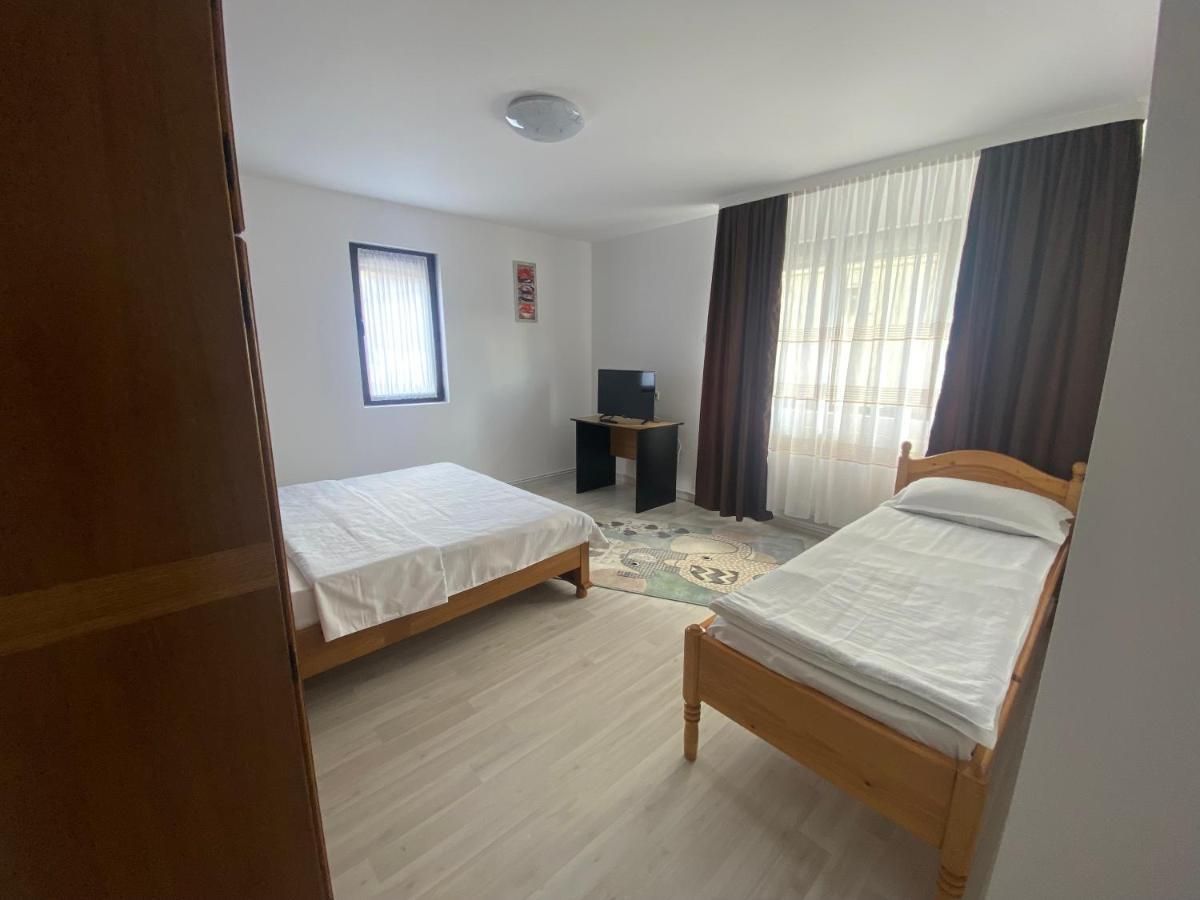 Casa Laur Hotel Mînăstirea Humorului Eksteriør billede